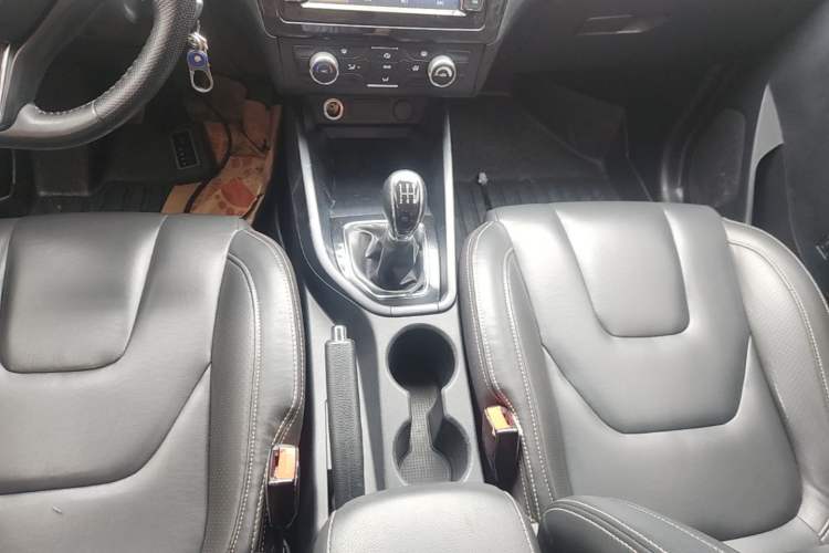Used Dongfeng Fengon 580 2016 1.8L Manual Comfort Model Gear Lever