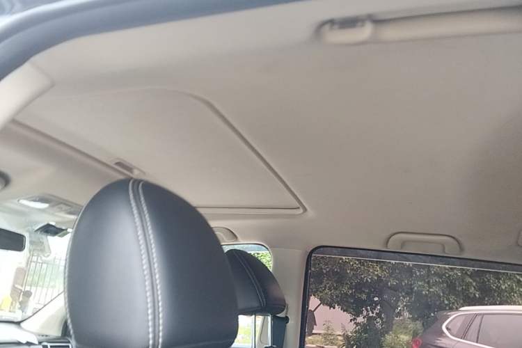 Used Dongfeng Fengon 580 2016 1.5T Manual Luxury Edition Headliner