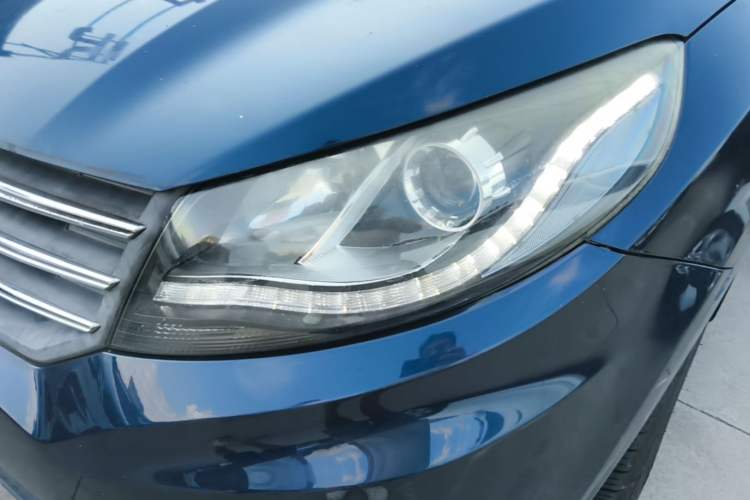 Used Dongfeng Fengon 580 2016 1.5T Manual Luxury Edition Left Front Headlight