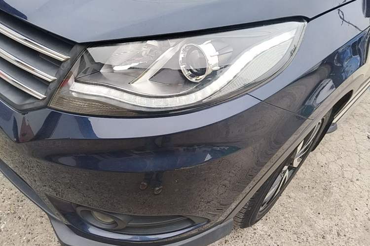 Used Dongfeng Fengon 580 2016 1.5T Manual Luxury Edition Left Front Headlight