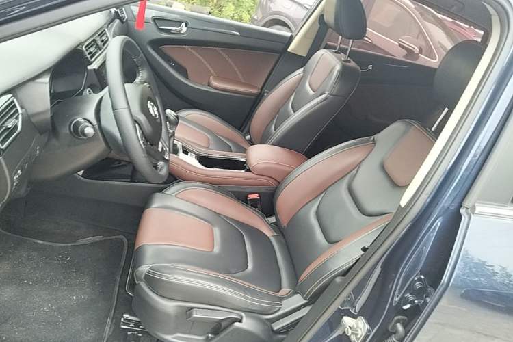 Used Dongfeng Fengon 580 2016 1.5T Manual Luxury Edition Left Front Seat