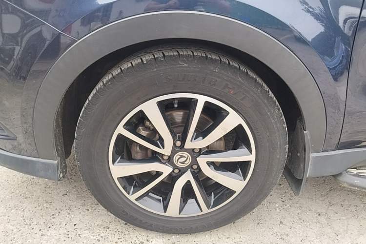 Used Dongfeng Fengon 580 2016 1.5T Manual Luxury Edition Left Front Wheel Hub