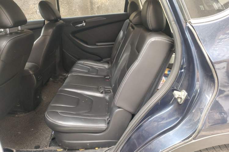 Used Dongfeng Fengon 580 2016 1.5T Manual Luxury Edition Left Rear Seat