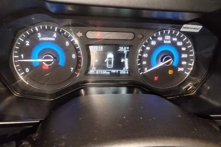 Used Dongfeng Fengon 580 2016 1.5T Manual Luxury Edition Odometer Close Up