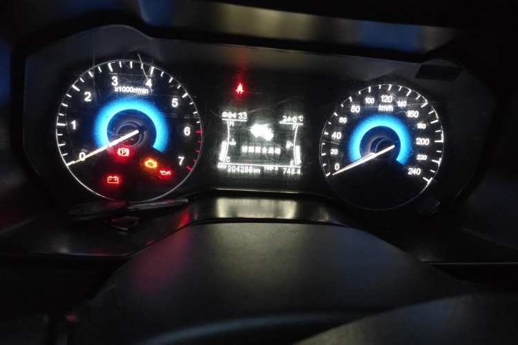 Used Dongfeng Fengon 580 2016 1.5T Manual Comfort Model Odometer Close Up
