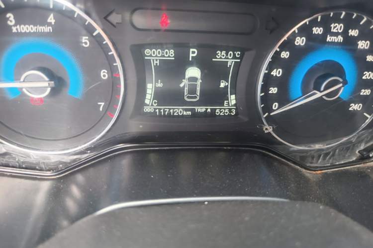 Used Dongfeng Fengon 580 2016 1.5T CVT Comfort Model Odometer Close Up