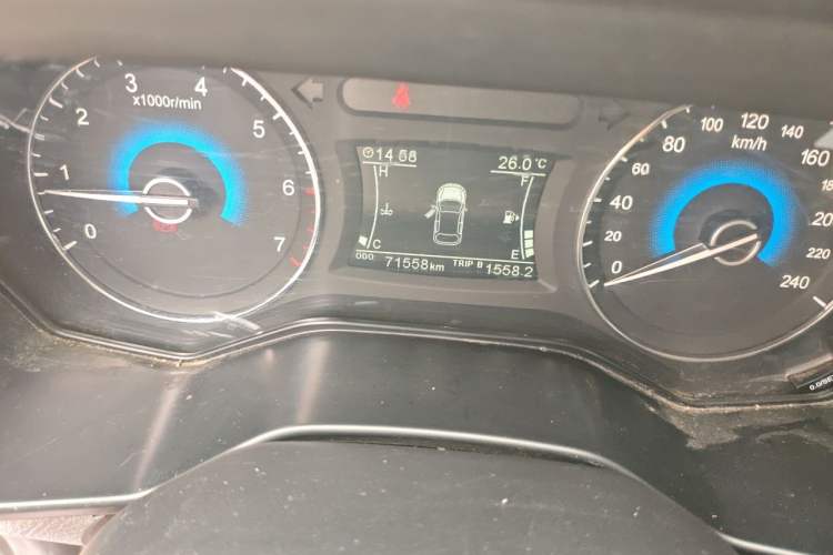Used Dongfeng Fengon 580 2016 1.5T Manual Luxury Edition Odometer Close Up