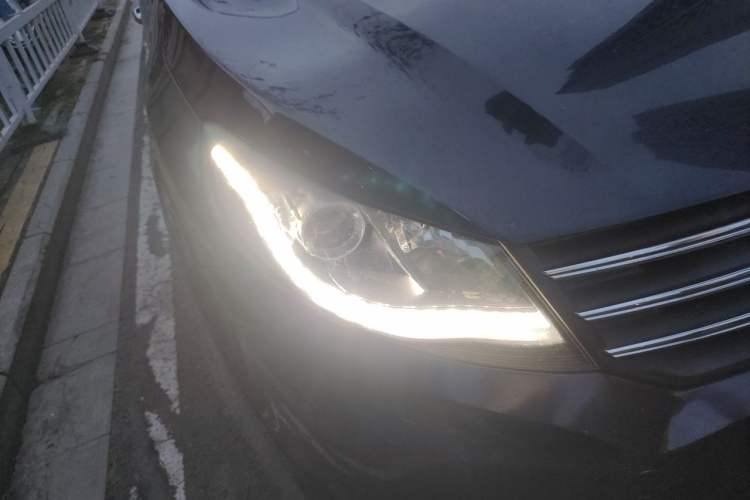 Used Dongfeng Fengon 580 2016 1.5T Manual Comfort Model Right Front Headlight