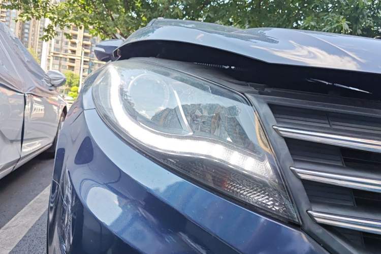Used Dongfeng Fengon 580 2016 1.5T Manual Luxury Edition Right Front Headlight