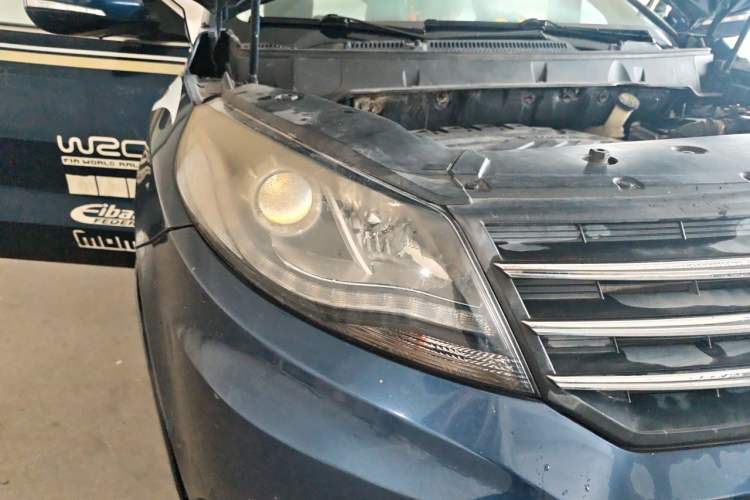 Used Dongfeng Fengon 580 2016 1.5T Manual Luxury Edition Right Front Headlight