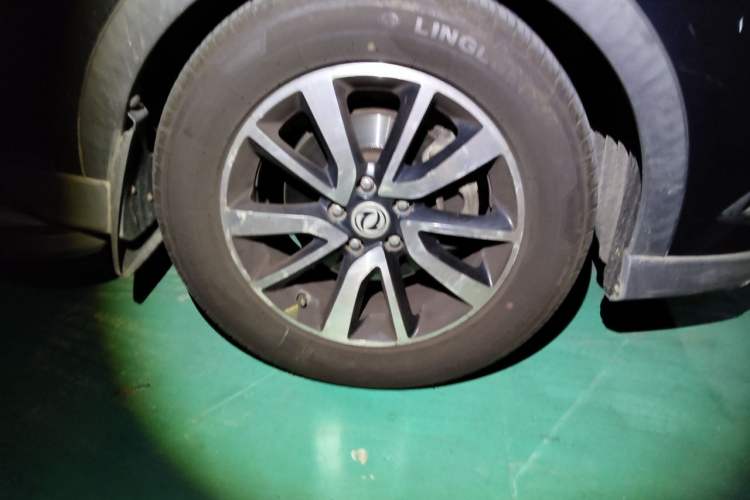 Used Dongfeng Fengon 580 2016 1.5T Manual Luxury Edition Right Front Wheel Hub