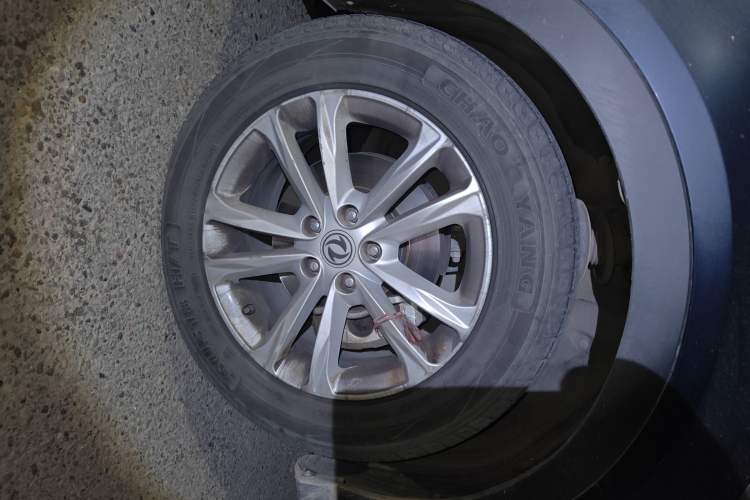 Used Dongfeng Fengon 580 2016 1.8L Manual Comfort Model Right Front Wheel Hub