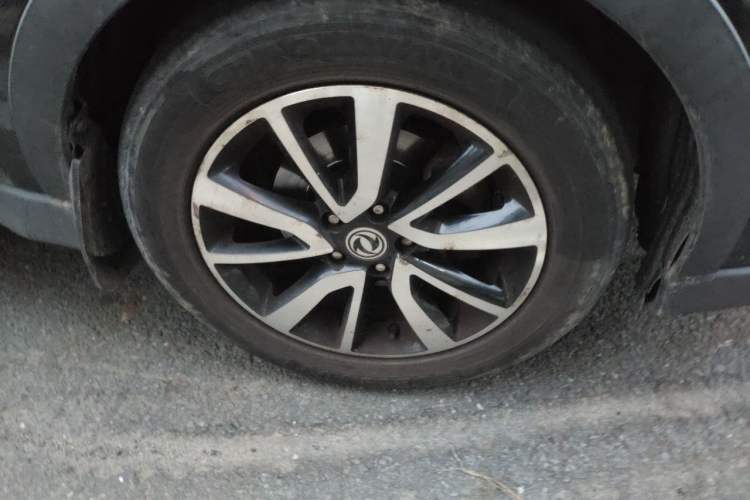 Used Dongfeng Fengon 580 2016 1.5T Manual Comfort Model Right Front Wheel Hub