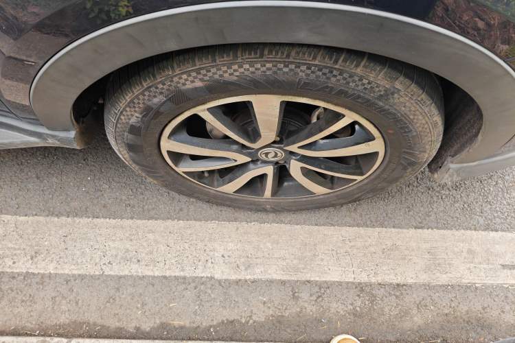 Used Dongfeng Fengon 580 2016 1.5T Manual Luxury Edition Right Front Wheel Hub