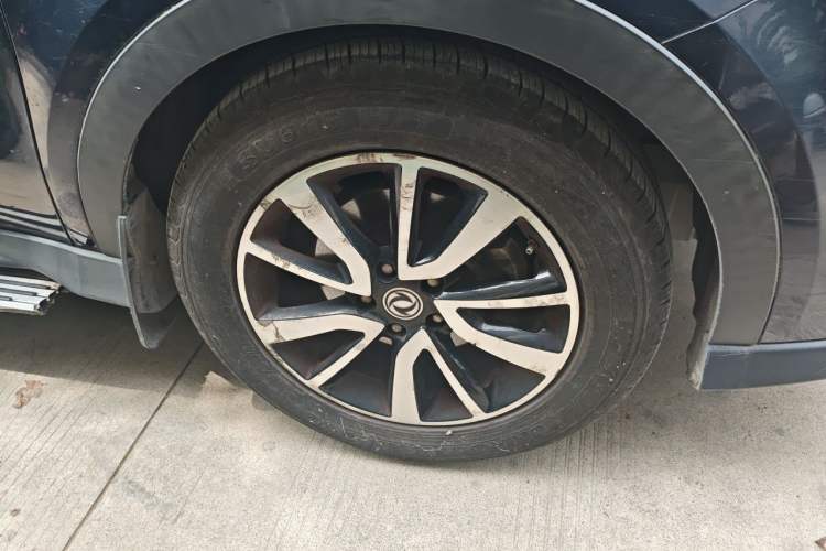 Used Dongfeng Fengon 580 2016 1.5T Manual Luxury Edition Right Front Wheel Hub