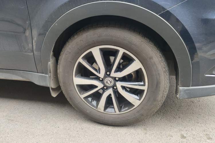 Used Dongfeng Fengon 580 2016 1.5T Manual Luxury Edition Right Front Wheel Hub