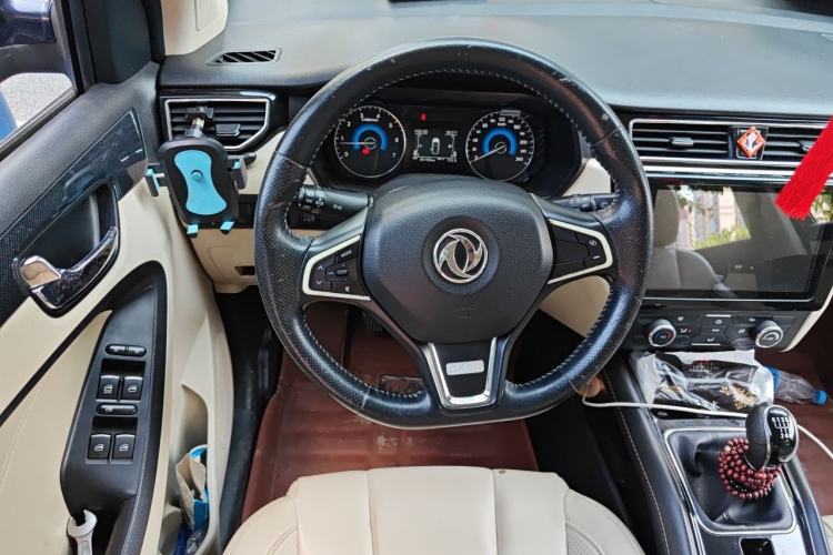 Used Dongfeng Fengon 580 2016 1.5T Manual Luxury Edition Steering Wheel