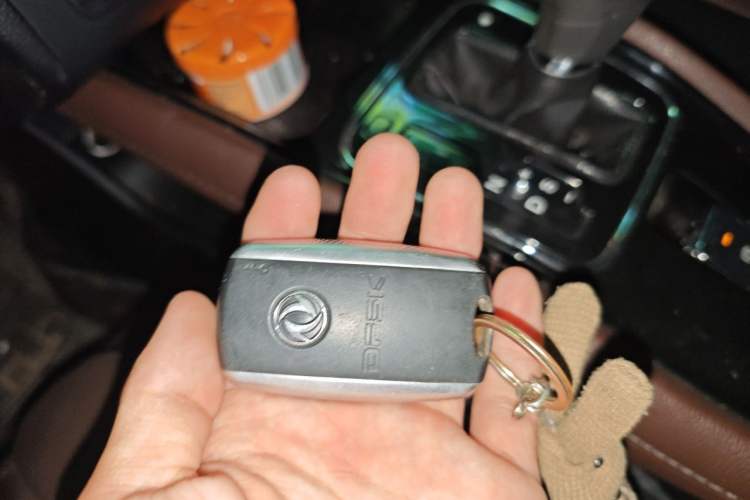 Used Dongfeng Fengon 580 2016 Revised Version 1.5T CVT Luxury Edition Vehicle Key