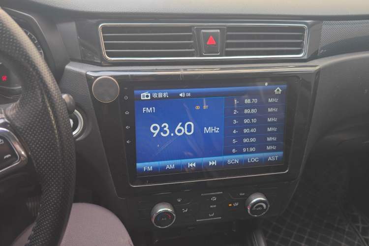 Used Dongfeng Fengon 580 2016 1.5T Manual Luxury Edition Audio And AC Panel