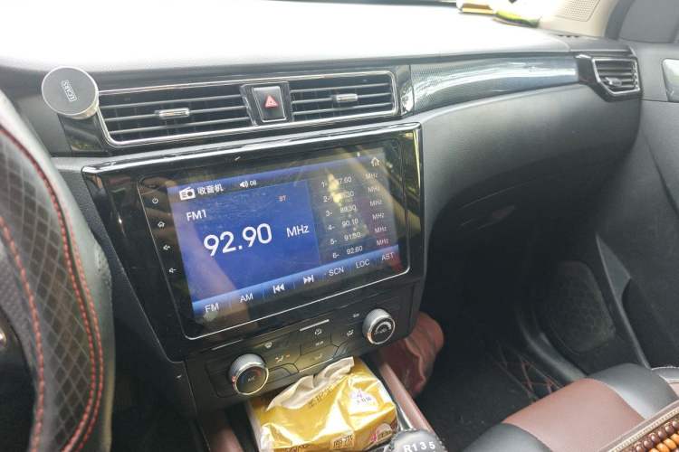 Used Dongfeng Fengon 580 2016 1.5T Manual Luxury Edition Audio And AC Panel