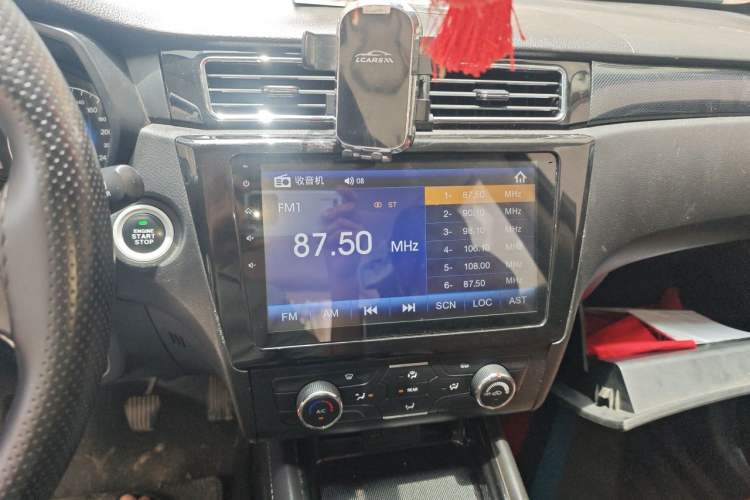 Used Dongfeng Fengon 580 2016 1.5T Manual Luxury Edition Audio And AC Panel