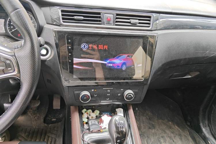 Used Dongfeng Fengon 580 2016 1.5T Manual Luxury Edition Audio And AC Panel