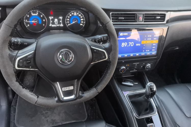 Used Dongfeng Fengon 580 2016 1.5T Manual Luxury Edition Center Console