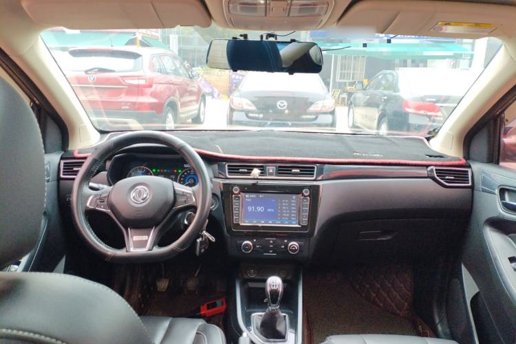 Used Dongfeng Fengon 580 2016 1.8L Manual Comfort Model Center Console