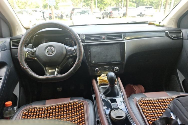 Used Dongfeng Fengon 580 2016 1.5T Manual Luxury Edition Center Console