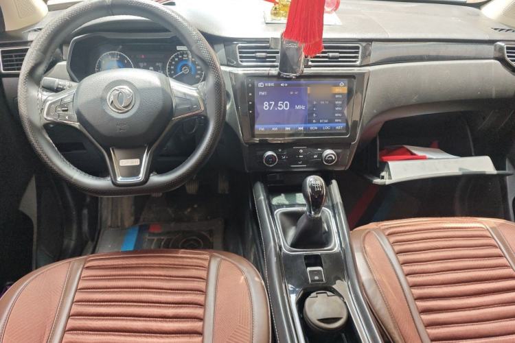 Used Dongfeng Fengon 580 2016 1.5T Manual Luxury Edition Center Console