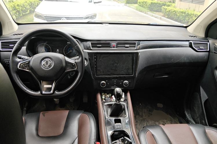Used Dongfeng Fengon 580 2016 1.5T Manual Luxury Edition Center Console