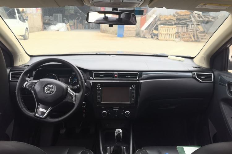 Used Dongfeng Fengon 580 2016 1.5T Manual Comfort Model Center Console