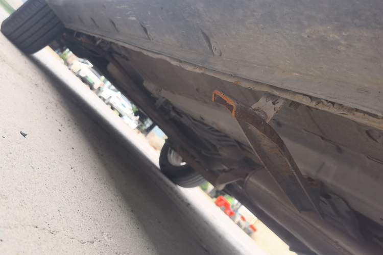 Used Dongfeng Fengon 580 2016 1.5T Manual Comfort Model Chassis Front Right