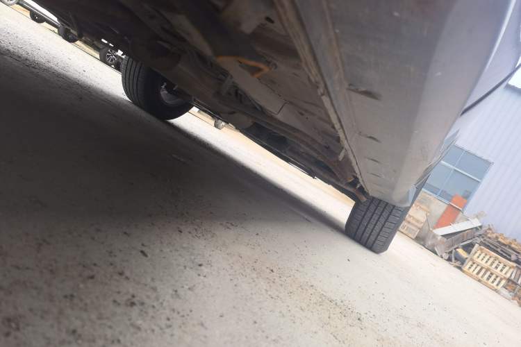 Used Dongfeng Fengon 580 2016 1.5T Manual Comfort Model Chassis Rear Right