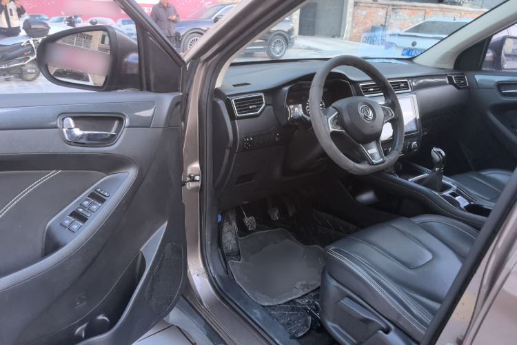 Used Dongfeng Fengon 580 2016 1.5T Manual Luxury Edition Driver Seat