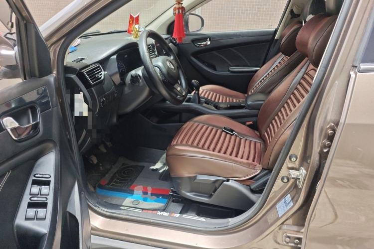 Used Dongfeng Fengon 580 2016 1.5T Manual Luxury Edition Driver Seat