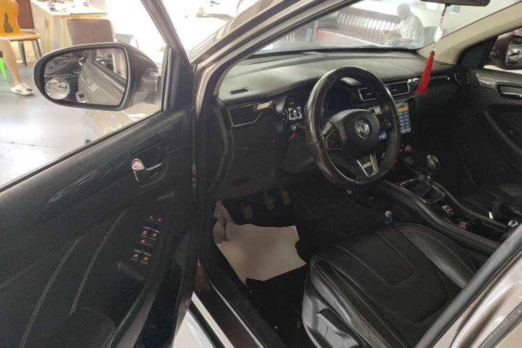 Used Dongfeng Fengon 580 2016 1.5T Manual Luxury Edition Driver Seat