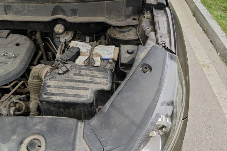 Used Dongfeng Fengon 580 2016 1.5T Manual Luxury Edition Engine Bay Left