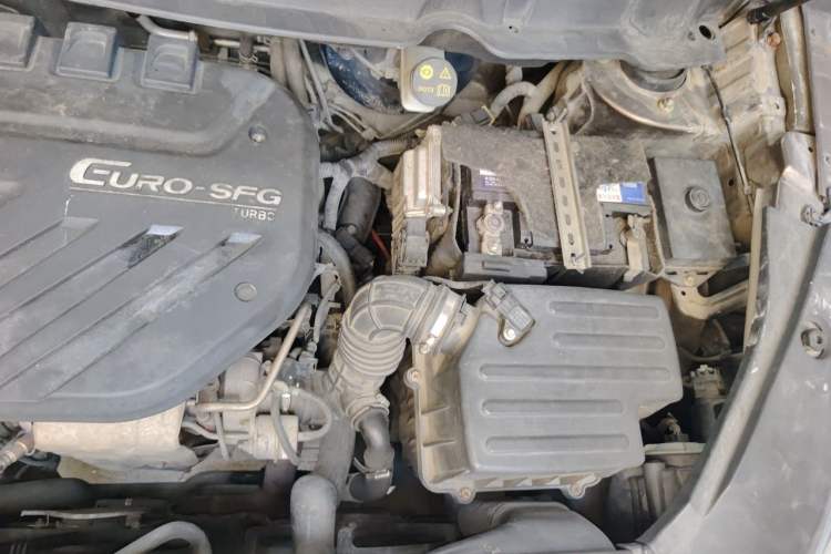 Used Dongfeng Fengon 580 2016 1.5T Manual Luxury Edition Engine Bay Left