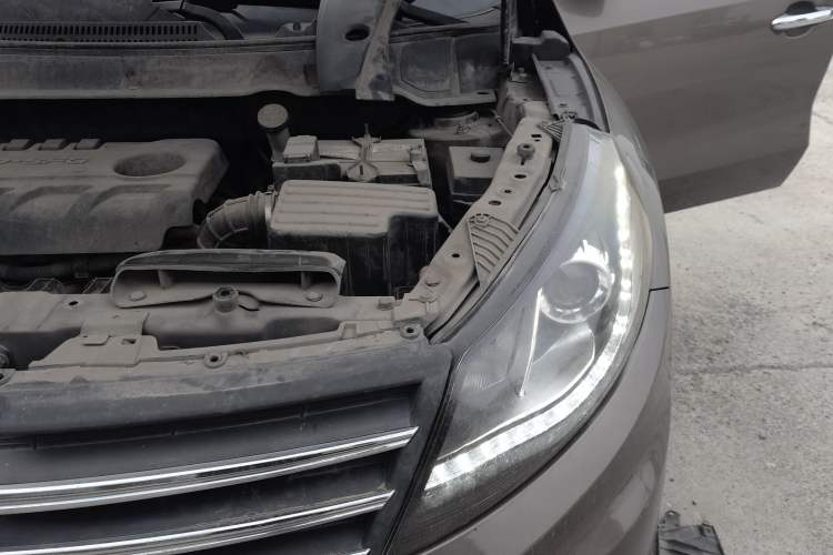 Used Dongfeng Fengon 580 2016 1.5T Manual Comfort Model Engine Bay Left
