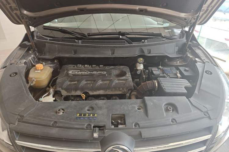 Used Dongfeng Fengon 580 2016 1.8L Manual Comfort Model Engine Bay