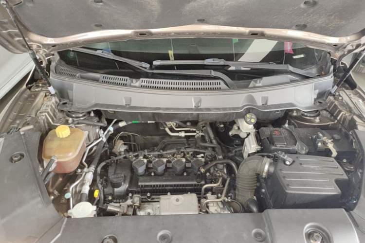 Used Dongfeng Fengon 580 2016 1.5T Manual Luxury Edition Engine Bay
