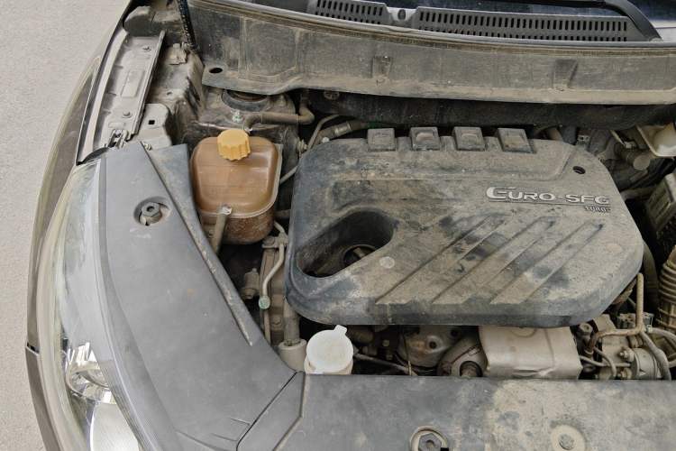 Used Dongfeng Fengon 580 2016 1.5T Manual Luxury Edition Engine Bay Right