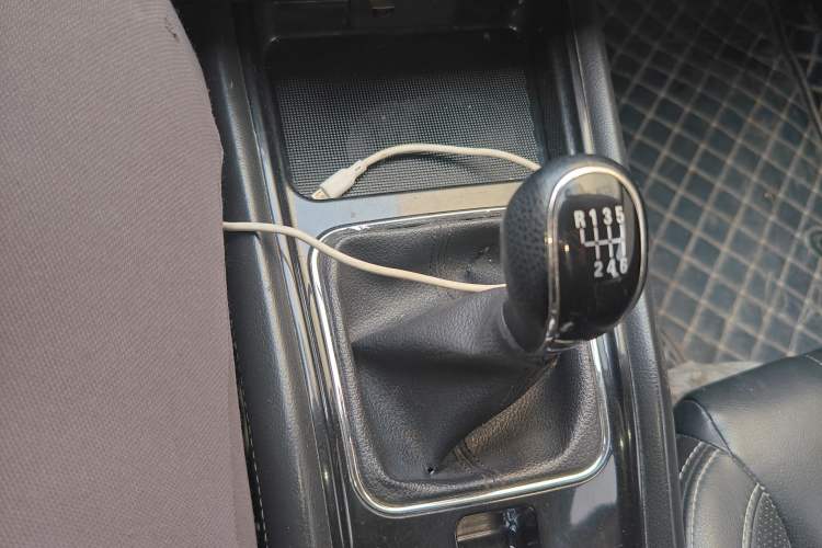 Used Dongfeng Fengon 580 2016 1.5T Manual Luxury Edition Gear Lever