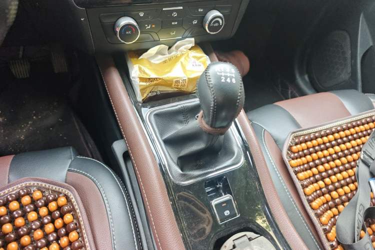 Used Dongfeng Fengon 580 2016 1.5T Manual Luxury Edition Gear Lever