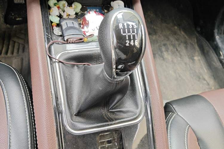 Used Dongfeng Fengon 580 2016 1.5T Manual Luxury Edition Gear Lever