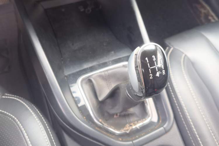 Used Dongfeng Fengon 580 2016 1.5T Manual Comfort Model Gear Lever