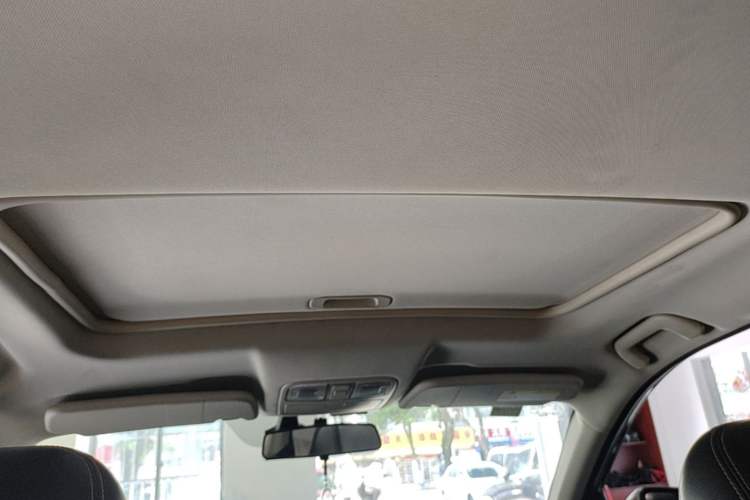 Used Dongfeng Fengon 580 2016 1.5T Manual Luxury Edition Headliner