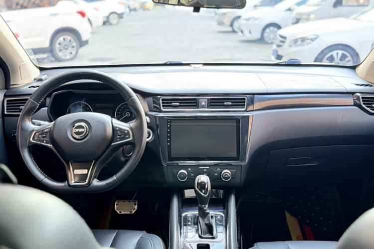 Used Dongfeng Fengon 580 2016 Revised Version 1.5T CVT Luxury Edition Interior 3