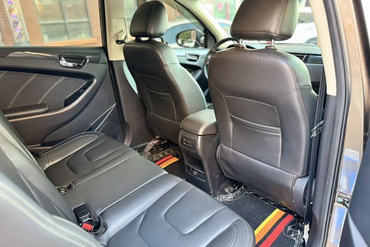Used Dongfeng Fengon 580 2016 Revised Version 1.5T CVT Luxury Edition Interior 7
